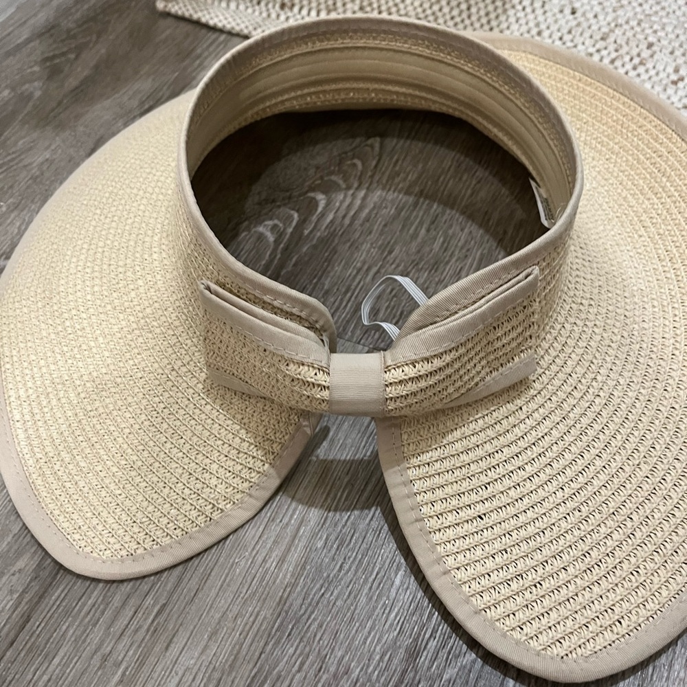 White brim visor sun hat